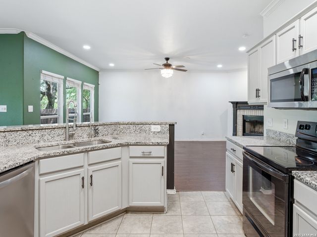 535 WILLOW GROVE DR, San Antonio, TX 78245