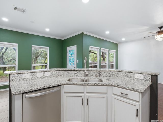 535 WILLOW GROVE DR, San Antonio, TX 78245