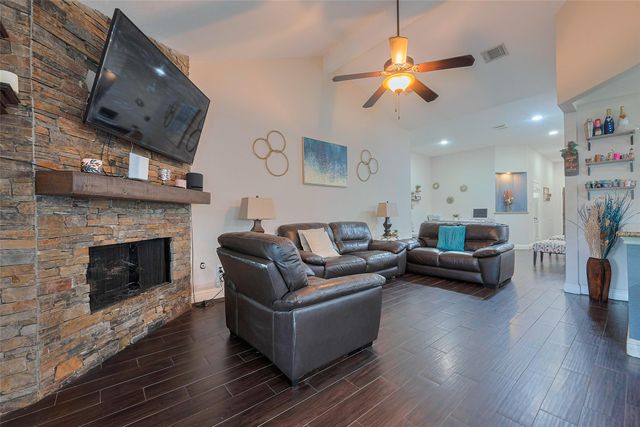 3207 Pheasant Trail Drive, Sugar Land, TX 77498