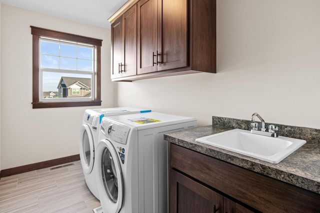 1604 Spruce Street, Farmington, MN 55024