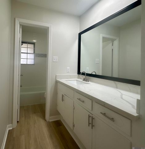 733 Chippenham Dr, Baton Rouge, LA 70808