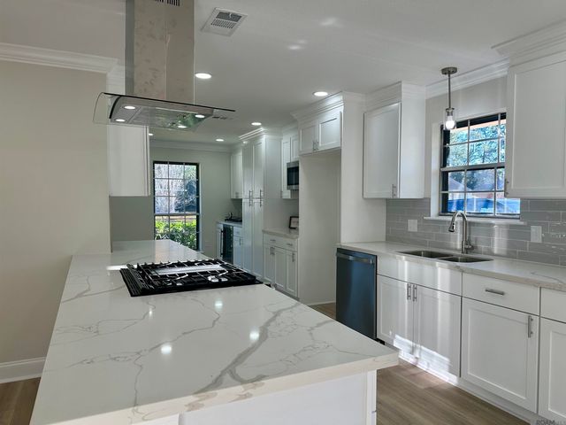 733 Chippenham Dr, Baton Rouge, LA 70808