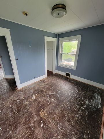 227 W 16th Place, Chicago Heights, IL 60411