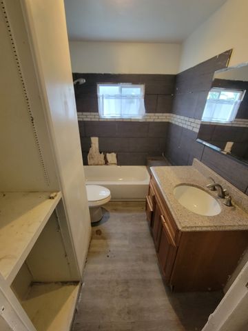 227 W 16th Place, Chicago Heights, IL 60411