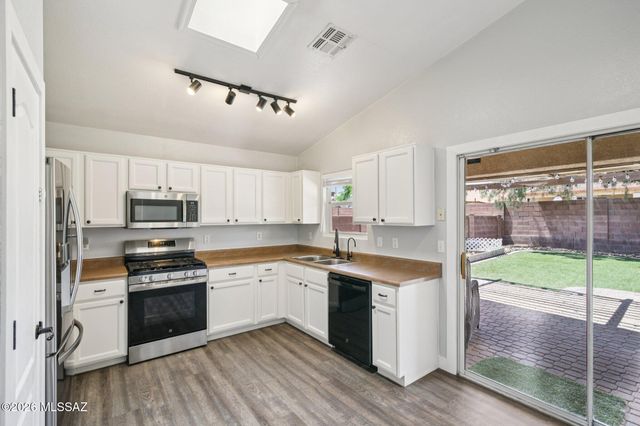 2395 W Silverbell Oasis Way, Tucson, AZ 85745