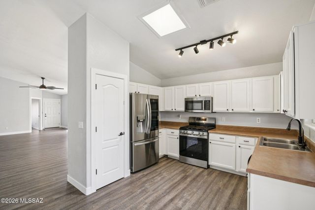 2395 W Silverbell Oasis Way, Tucson, AZ 85745