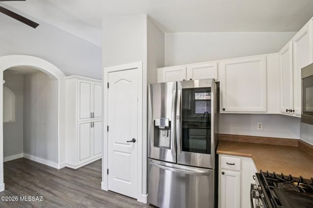 2395 W Silverbell Oasis Way, Tucson, AZ 85745