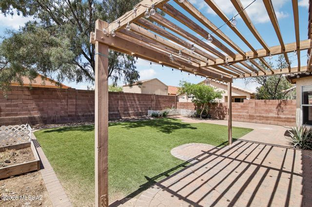 2395 W Silverbell Oasis Way, Tucson, AZ 85745