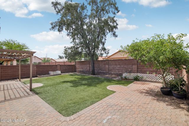 2395 W Silverbell Oasis Way, Tucson, AZ 85745