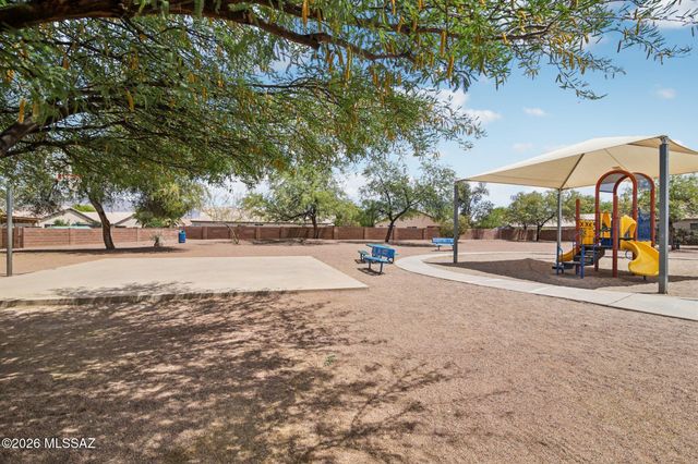 2395 W Silverbell Oasis Way, Tucson, AZ 85745