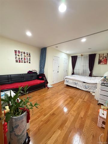 134-39 Blossom Ave 2G, Flushing, NY 11355