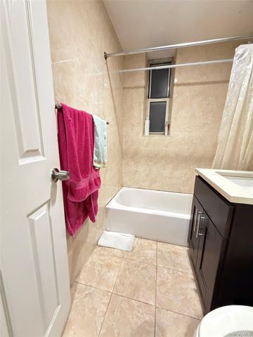 134-39 Blossom Ave 2G, Flushing, NY 11355