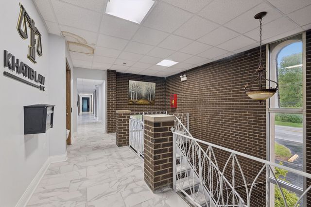 6600 W College Drive, Palos Heights, IL 60463