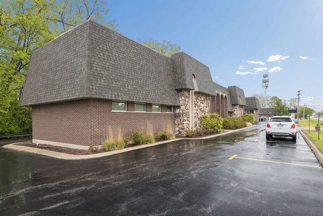 6600 W College Drive, Palos Heights, IL 60463