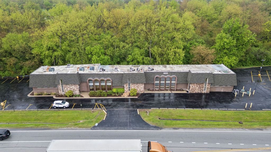 6600 W College Drive, Palos Heights, IL 60463