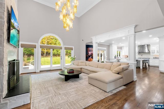 7 Brookside Drive, Upper Saddle River, NJ 07458