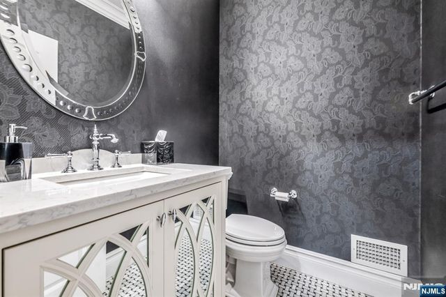 7 Brookside Drive, Upper Saddle River, NJ 07458