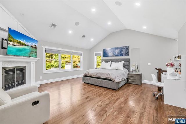 7 Brookside Drive, Upper Saddle River, NJ 07458