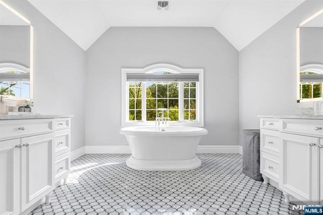 7 Brookside Drive, Upper Saddle River, NJ 07458