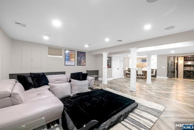 7 Brookside Drive, Upper Saddle River, NJ 07458