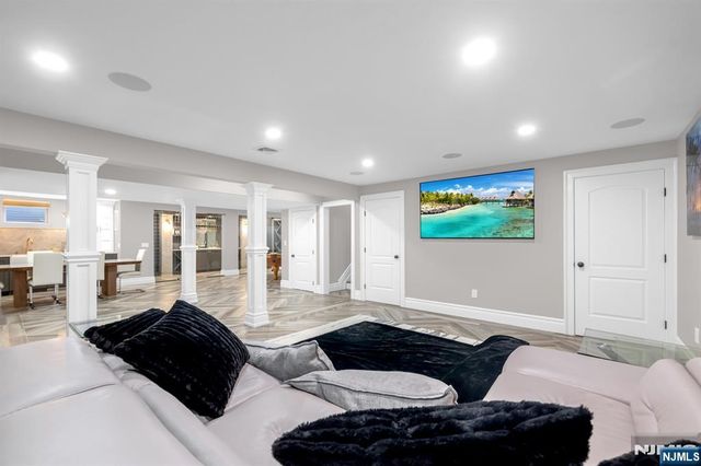 7 Brookside Drive, Upper Saddle River, NJ 07458