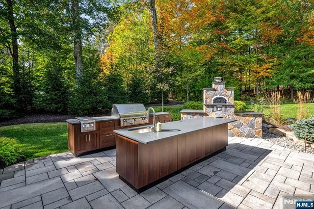 7 Brookside Drive, Upper Saddle River, NJ 07458