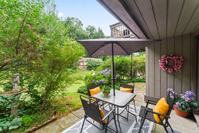 352 Heritage Village B, Southbury, CT 06488