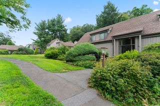 352 Heritage Village B, Southbury, CT 06488