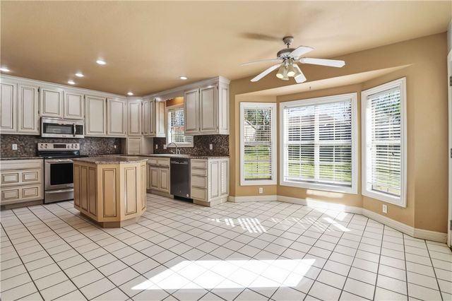 2876 S Club Oak Drive, Fayetteville, AR 72701