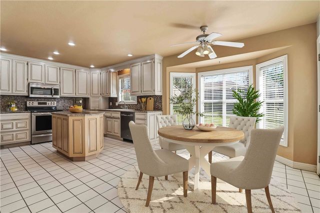 2876 S Club Oak Drive, Fayetteville, AR 72701