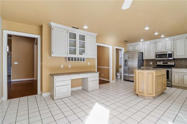 2876 S Club Oak Drive, Fayetteville, AR 72701