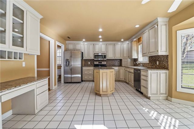 2876 S Club Oak Drive, Fayetteville, AR 72701