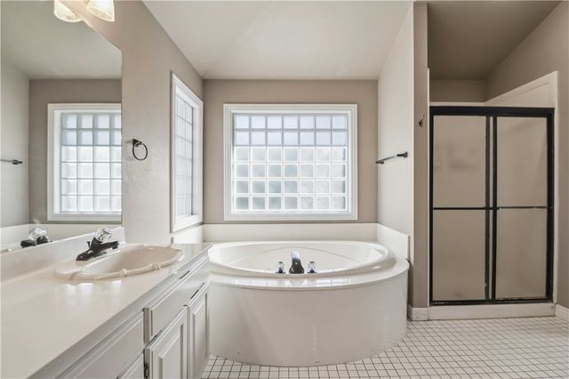 2876 S Club Oak Drive, Fayetteville, AR 72701