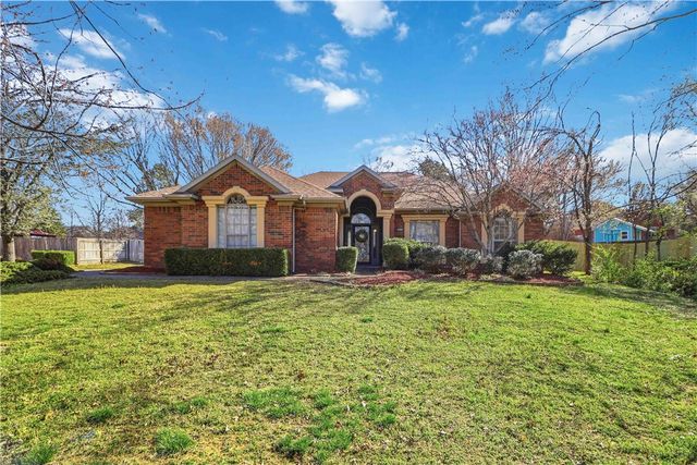 2876 S Club Oak Drive, Fayetteville, AR 72701