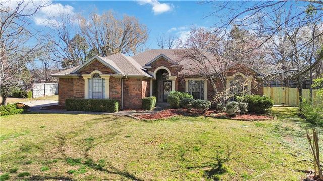 2876 S Club Oak Drive, Fayetteville, AR 72701
