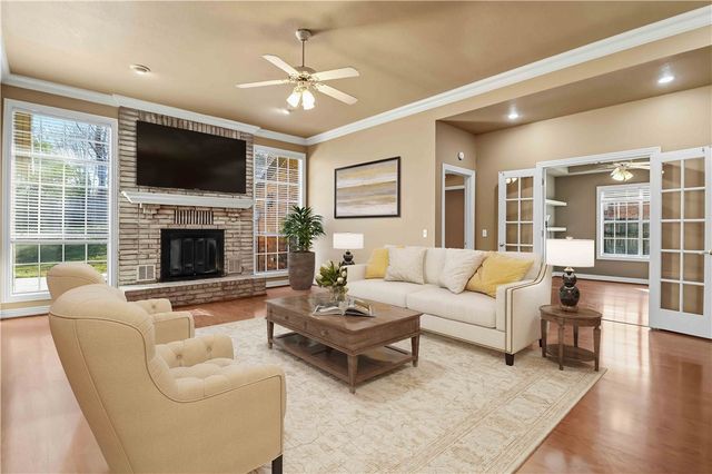 2876 S Club Oak Drive, Fayetteville, AR 72701