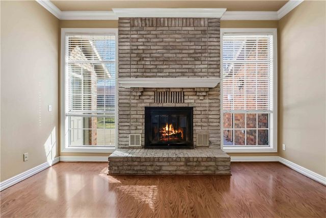 2876 S Club Oak Drive, Fayetteville, AR 72701