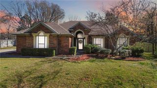 2876 S Club Oak Drive, Fayetteville, AR 72701