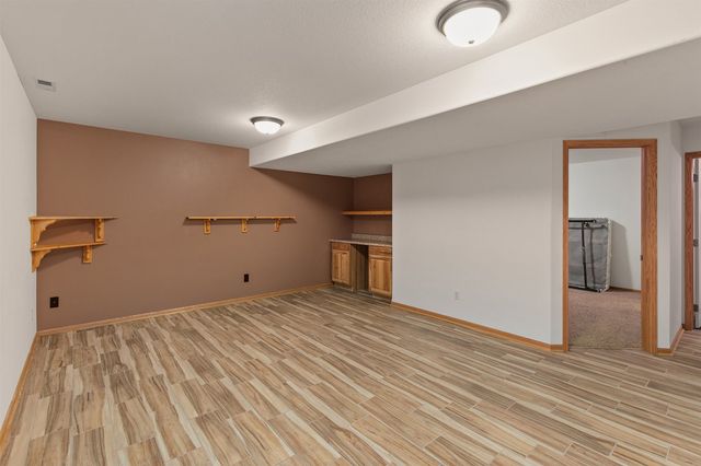 5825 NW 50th Street, Johnston, IA 50131