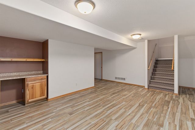 5825 NW 50th Street, Johnston, IA 50131