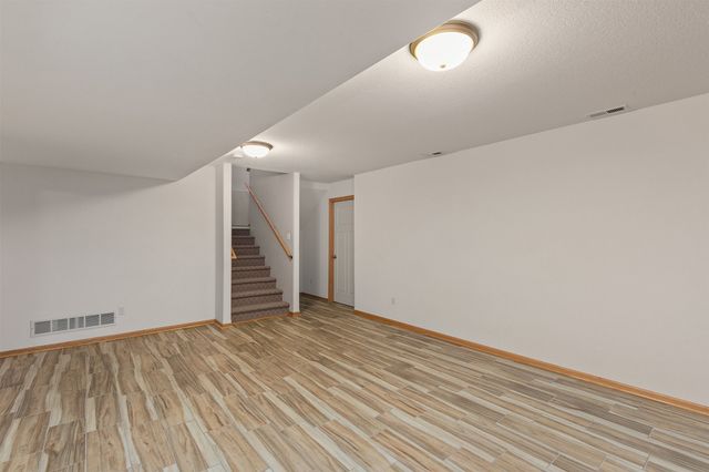 5825 NW 50th Street, Johnston, IA 50131