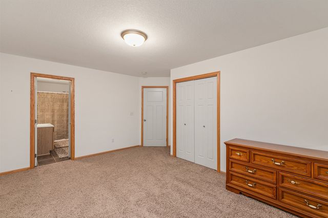 5825 NW 50th Street, Johnston, IA 50131