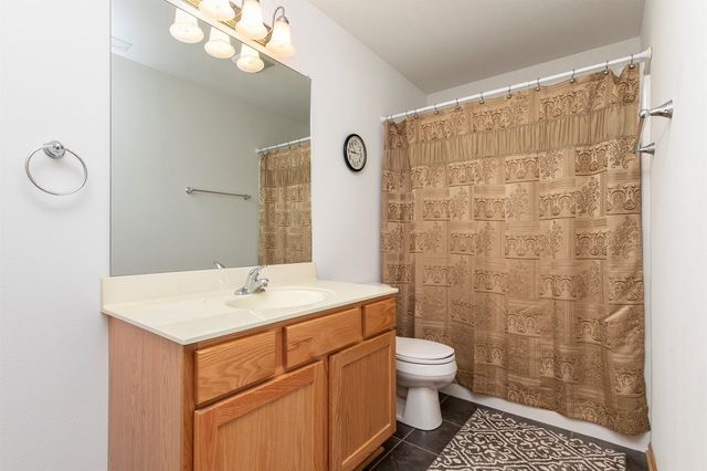 5825 NW 50th Street, Johnston, IA 50131