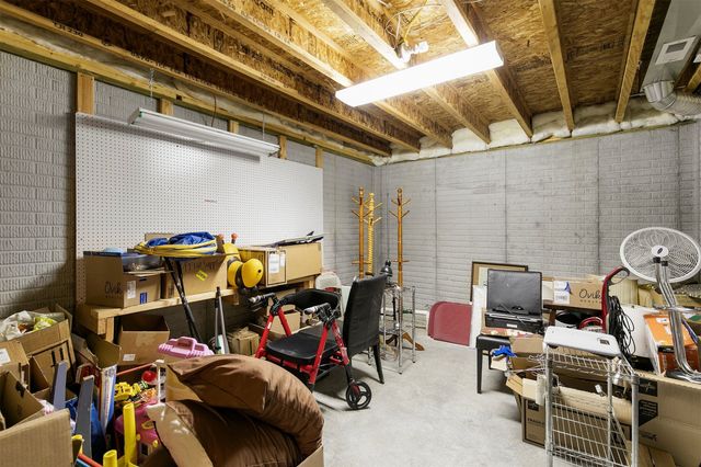 5825 NW 50th Street, Johnston, IA 50131