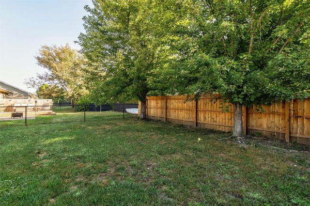 5825 NW 50th Street, Johnston, IA 50131