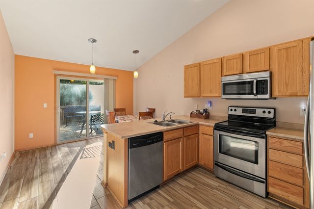 5825 NW 50th Street, Johnston, IA 50131