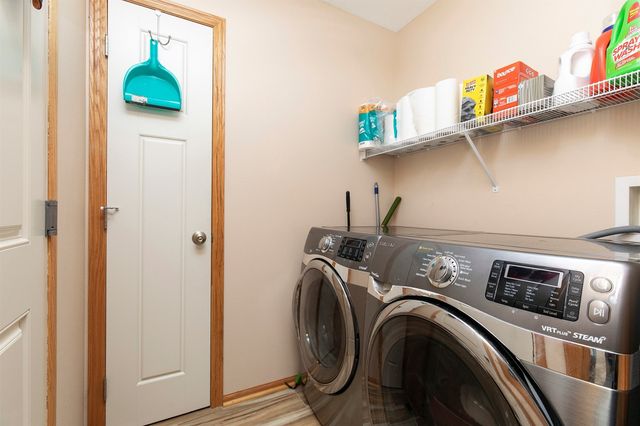 5825 NW 50th Street, Johnston, IA 50131