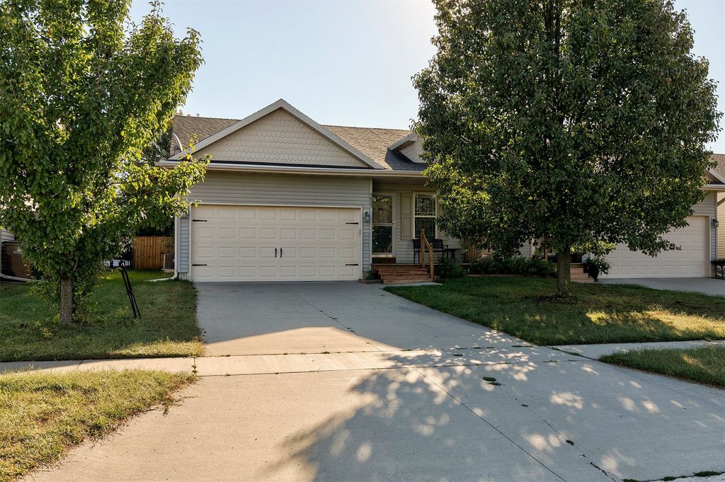 5825 NW 50th Street, Johnston, IA 50131