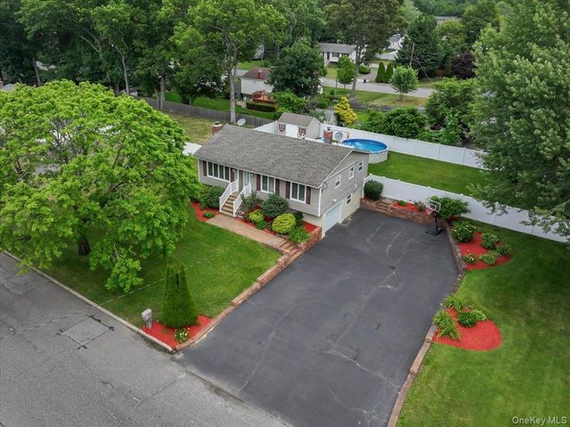 105 Greenhaven Drive, Port Jefferson Station, NY 11776
