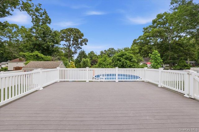 105 Greenhaven Drive, Port Jefferson Station, NY 11776